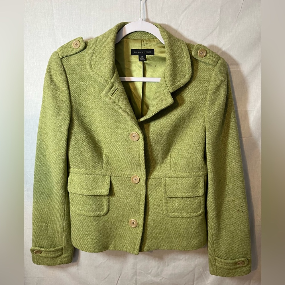 Banana Republic coat, color pale green, size Medium. In good condition